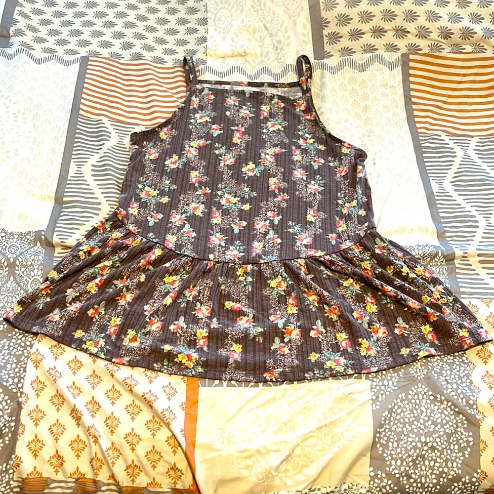 Maurice’s size small tank top!